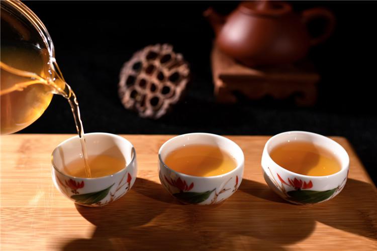 普洱茶和茯砖茶是不同类型黑茶的,其活性成分有所不同,但它们