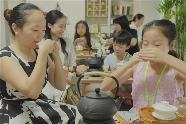 浅谈东方文化的含蓄与现代家庭教育