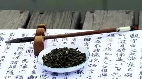 茶亦醉人何必酒，书能香我不须花