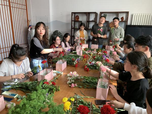 一束花是我爱你的表达：陈源泰青岛旗舰店线下会员活动
