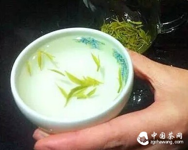 秋风萧瑟，绿茶是否还能喝？