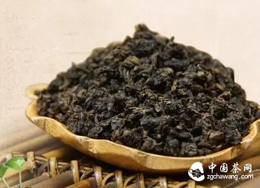 焙茶就像在"玩火"：揭秘安溪铁观音茶叶的烘焙技术