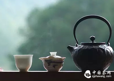 一杯茶，佛门看到的是禅，道家看到的是气，儒家看到的是礼，商家看到的是利