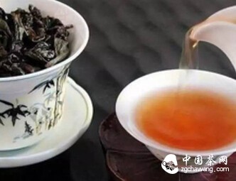 品茶：老茶煮制，嫩茶杯冲