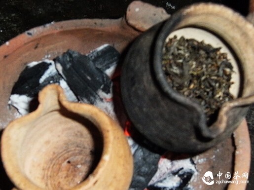 云南彝族的火塘茶艺