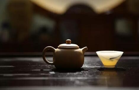 当爱上了喝茶，喝着喝着就是一辈子。