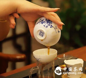 人生如茶，淡泊宁静；情感亦如茶，雅香久远