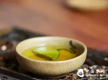 低调的人，一辈子像喝茶。 水是沸的，心是静的。