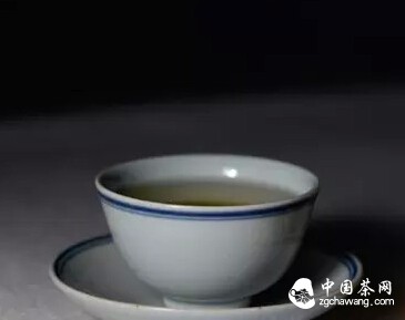 烘青、炒青绿茶为什么不能用来加工普洱茶？