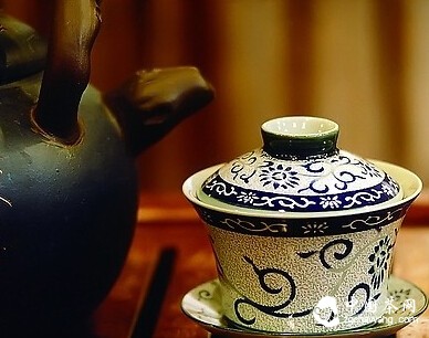 泡茶本是件很简单的事情，但在茶道中，则简而不俗