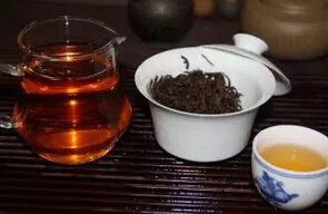 品黑茶，学会“茶颜观色”