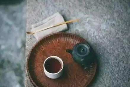 风里，雨里，一杯热茶等你