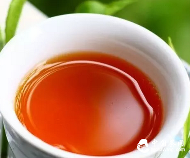 爱情是一盏茶，你沏、我饮