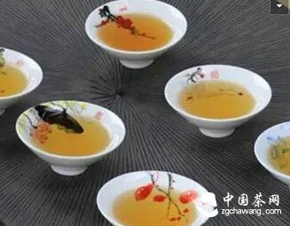 使用陶瓷茶具泡茶有哪些好处？