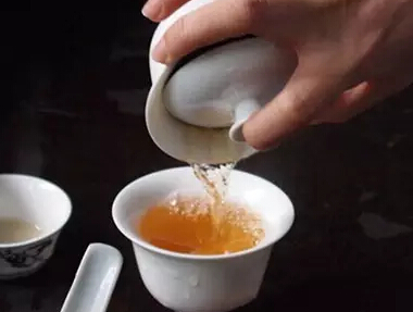 茶水的泡沫，到底能不能喝？