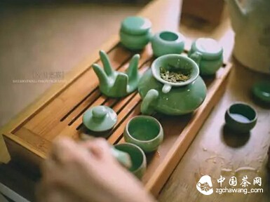 一杯香茗，一曲清音，一卷清词