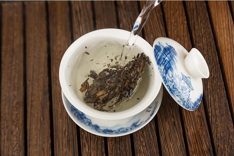 正宗福鼎白茶和市场上的伪造白茶如何鉴别？