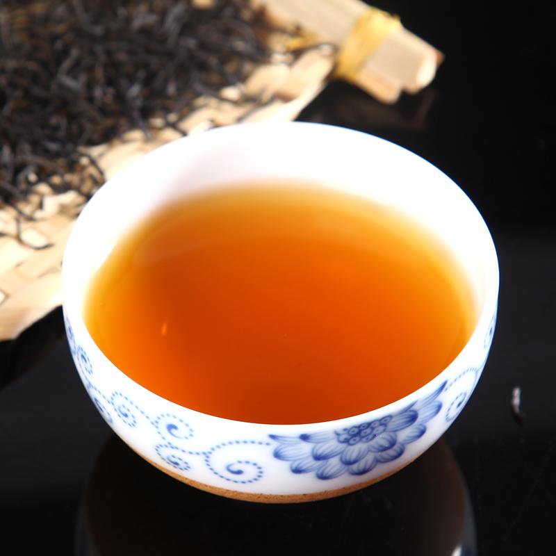 红茶汤色为什么是深红色？