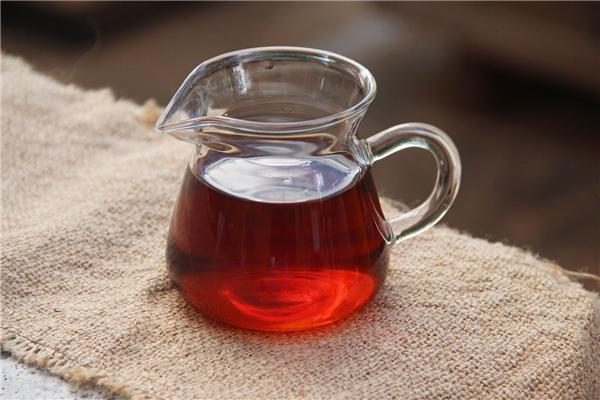 长期喝浓茶致“茶叶型氟中毒” 多喝易伤骨