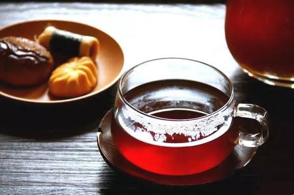 川贝杏仁茶具有滋阴益气、润肺补肺、清热化痰功效