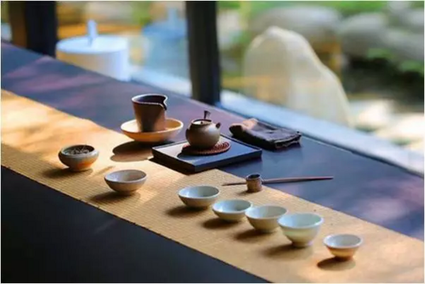 十四首经典国乐推荐：喝不同茶类时，最适合听哪些国风音乐？