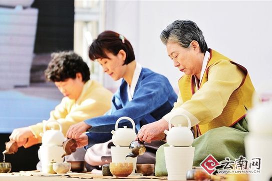 中韩日茶道名师名器齐聚昆明 推动中韩日茶文化交流