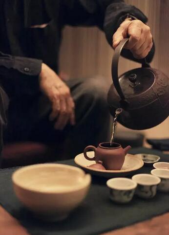 普洱茶应该用什么茶器来泡（盖碗、紫砂壶哪个更适合？ ）